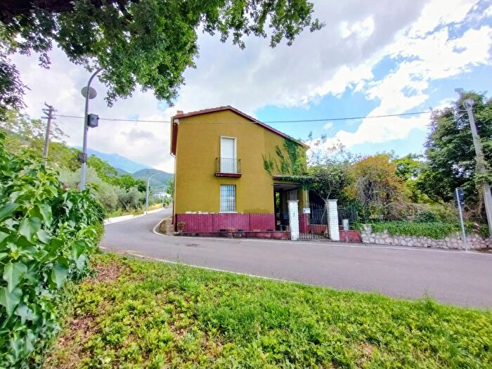 Casa trilocale in vendita in Via Madonna di LoretoCastrocielo, Castrocielo