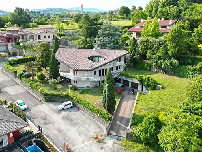 Casa con 18 locali in vendita in Via Moretto, Arzignano