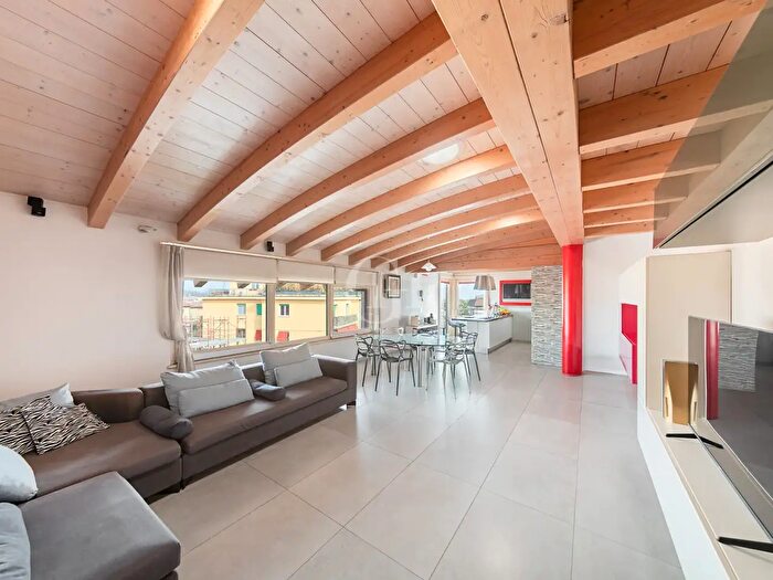 Appartamento trilocale in vendita in Desenzano Del Garda