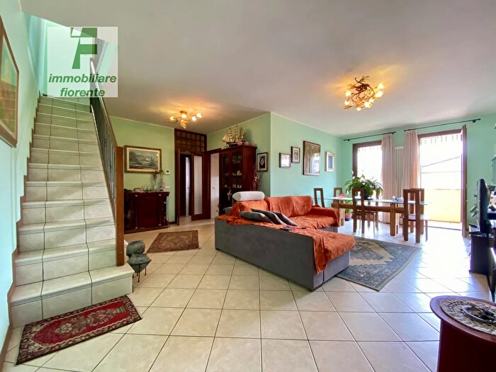 Appartamento con 6 locali in vendita in Via Salandra, Padova