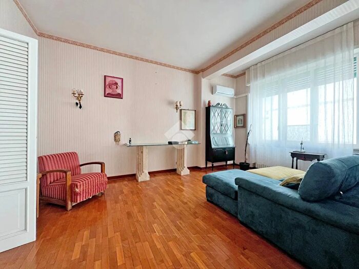 Appartamento con 5 locali in vendita in Via Angelo Fraccacreta, Foggia