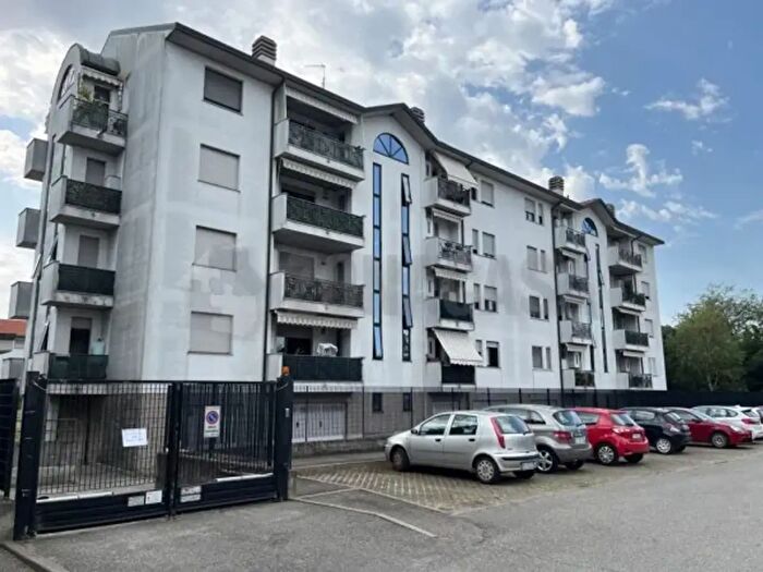 Appartamento trilocale in vendita in Via Val Grande, Gallarate