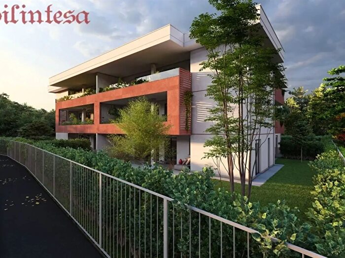 Appartamento quadrilocale in vendita in Via Toscana, Biassono