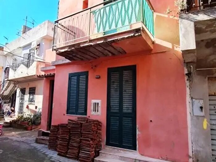 Casa trilocale in vendita in Via Landolina, Messina