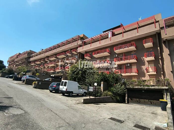 Appartamento trilocale in vendita in Salita Villa Contino, Messina