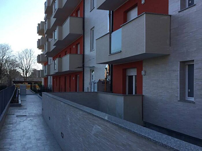 Appartamento trilocale in affitto in Via Ippolito Nievo, Cederna, Monza