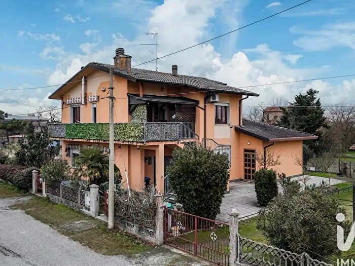 Casa con 10 locali in vendita in Via Rocca, Mesola