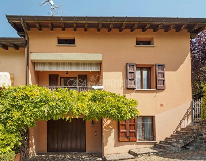 Casa con 5 locali in vendita in Montefiorino