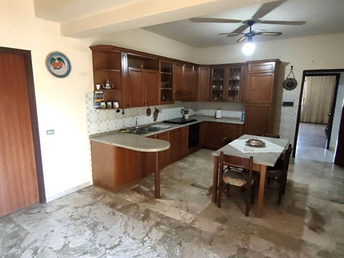 Appartamento trilocale in affitto in Via Prolungamento Papa Giovanni XXI, Bova Marina