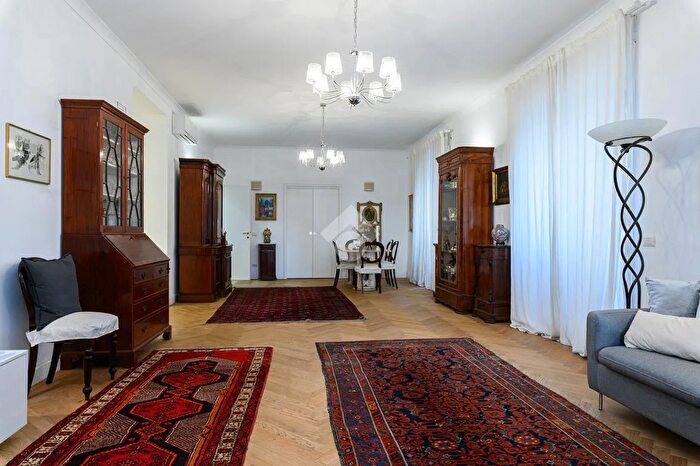 Appartamento con 6 locali in vendita in Via Francesco Denza, Roma