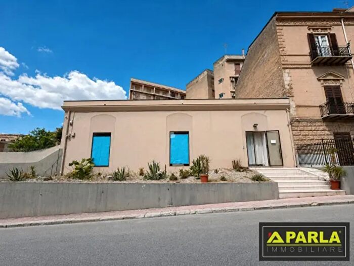 Casa con 6 locali in vendita in Via Cesare Battisti, Canicatti'