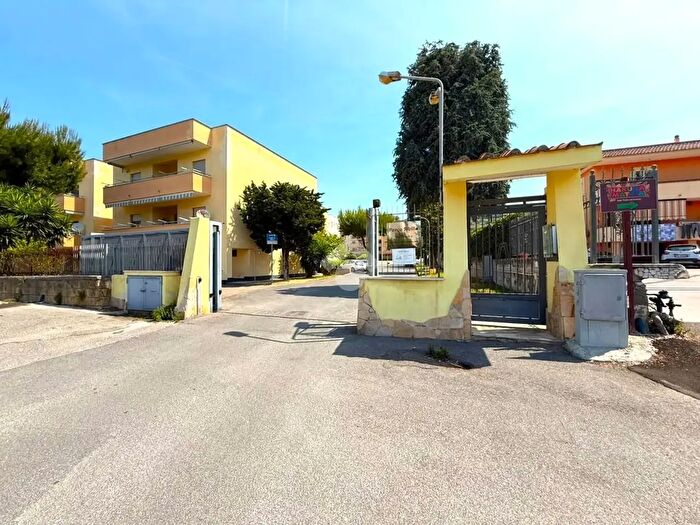 Appartamento con 5 locali in affitto in Via Tito, Bacoli