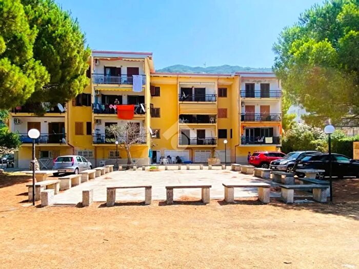 Appartamento bilocale in vendita in Viale Marinella, Falconara Albanese