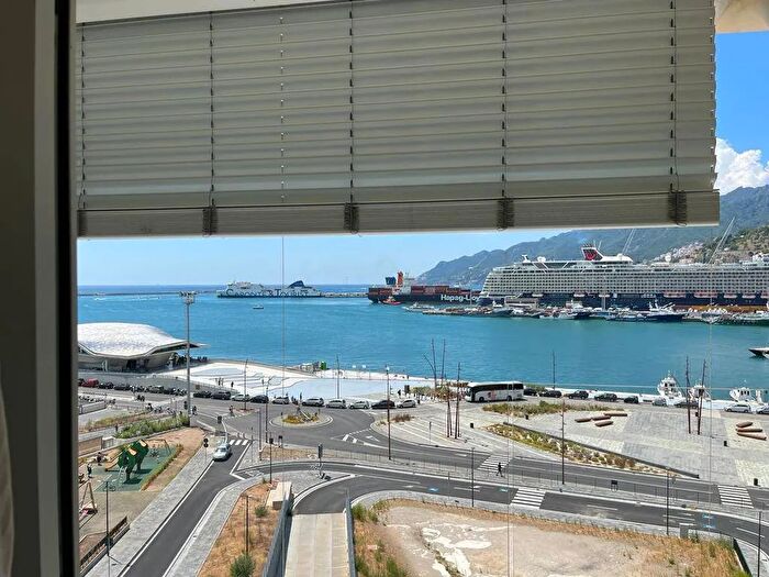 Appartamento trilocale in affitto in Via Alfonso Alvarez Salerno, Salerno