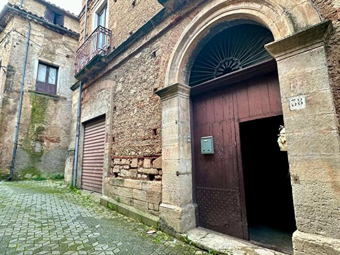 Appartamento con 6 locali in vendita in Via Roma, Dipignano