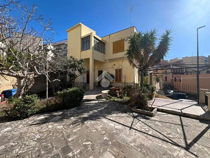 Casa con 9 locali in vendita in Via Friuli, Reggio Calabria