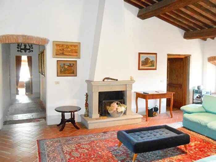 Appartamento con 8 locali in affitto in Santa Maria A Monte