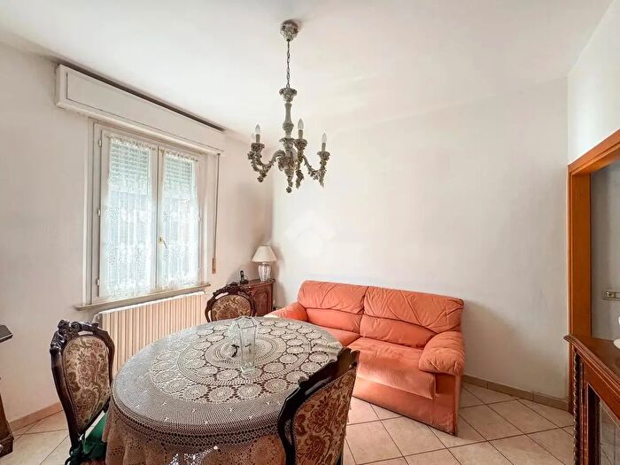 Appartamento trilocale in vendita in Via Montanara, Pontedera