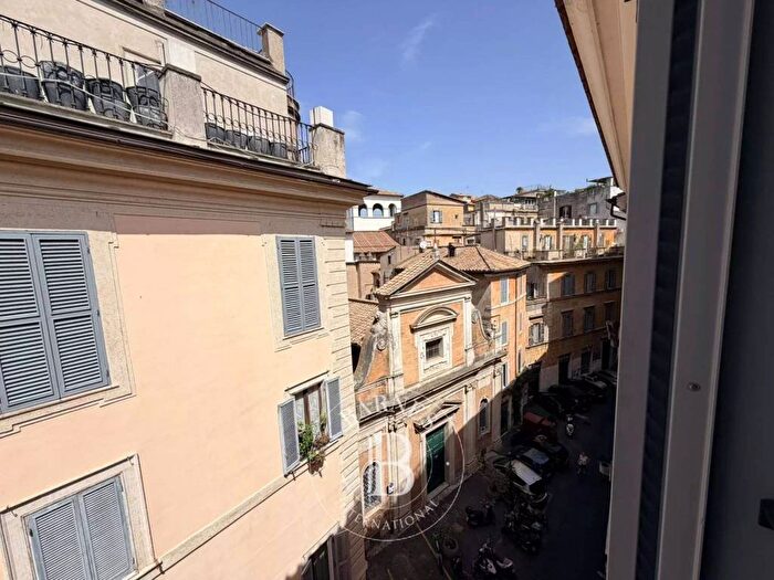 Appartamento trilocale in affitto in Via di Parione, Piazza Navona, Roma