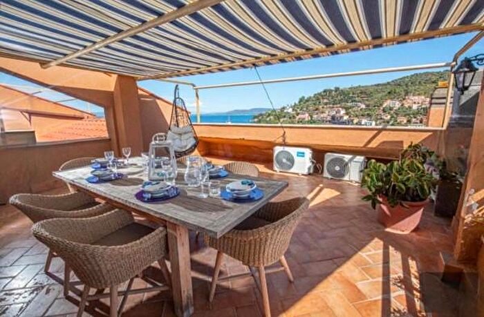 Appartamento con 6 locali in vendita in Strada Provinciale Panoramica Porto Santo Stefano, Monte Argentario