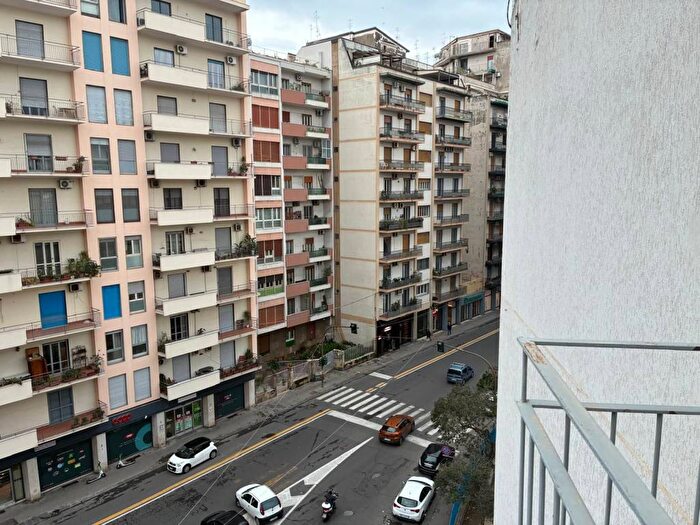 Appartamento con 5 locali in affitto in Via Giuseppe Macherione, Province Veneto, Catania
