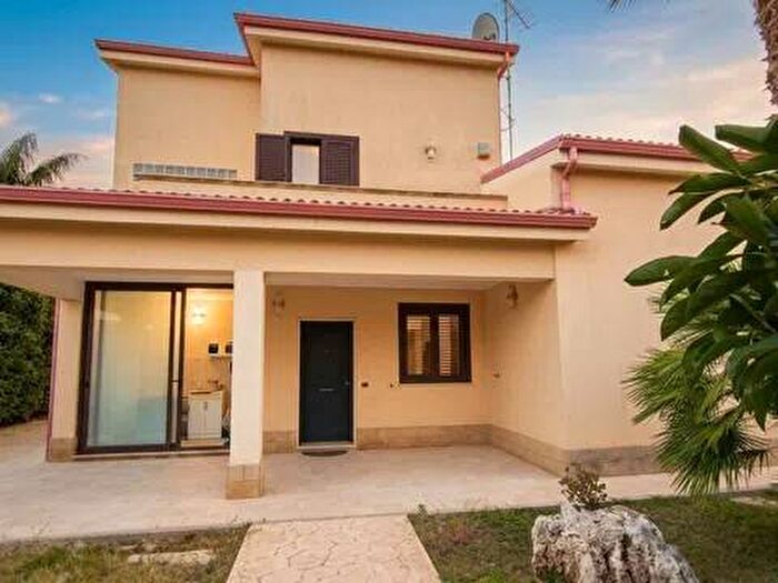 Casa con 5 locali in affitto in Via Monte Cervino, Epipoli, Siracusa