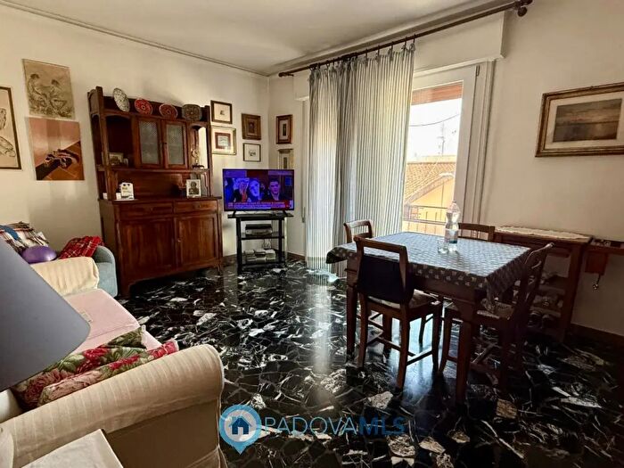 Appartamento quadrilocale in vendita in Via Altichieri da Zevio, Padova