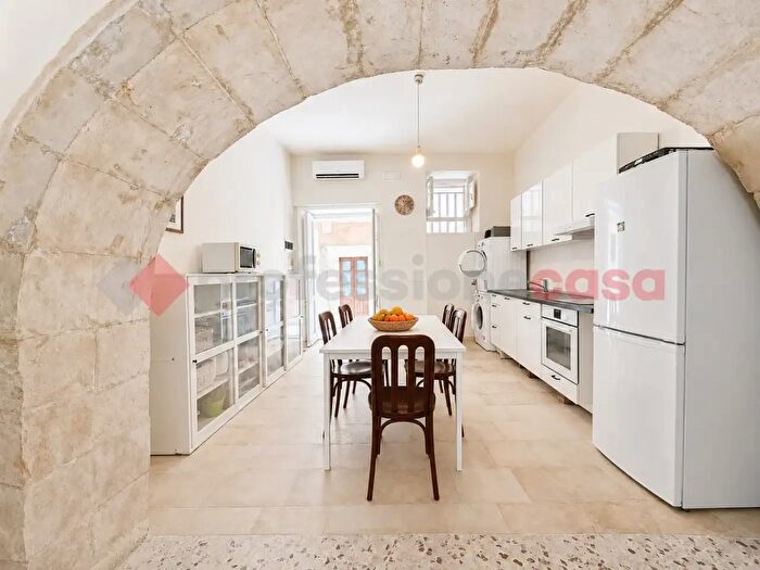 Appartamento trilocale in vendita in Via Laberinto, Siracusa