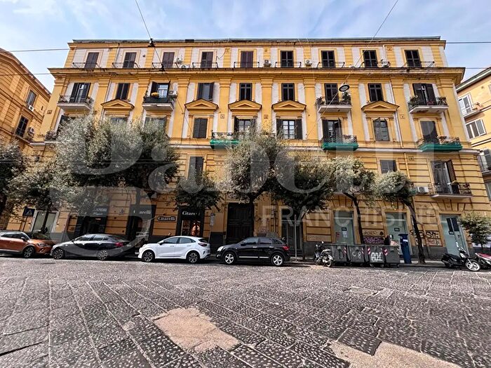 Appartamento con 6 locali in vendita in Corso Garibaldi, Napoli