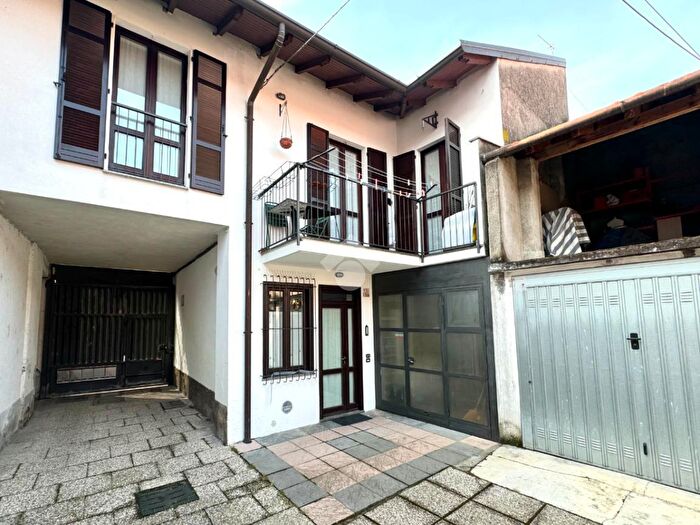 Casa trilocale in vendita in Via Alberto da Giussano, Rescaldina