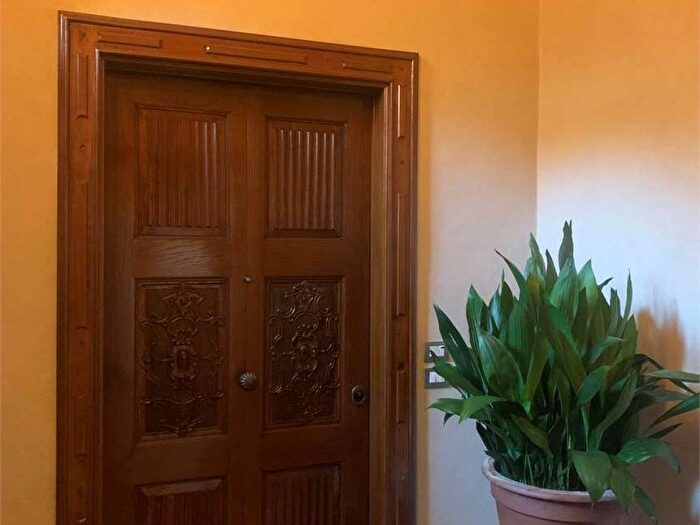 Appartamento con 6 locali in affitto in Via Emilia Santo Stefano, Centro Storico, Reggio Emilia