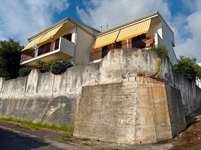 Casa quadrilocale in vendita in Via Pietra Rossa, Diamante