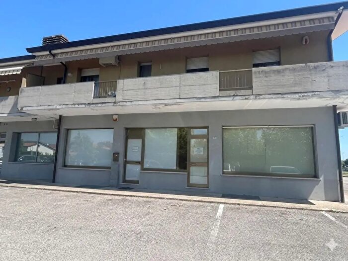 Appartamento con 5 locali in vendita in Via della Chiesa, Dignano