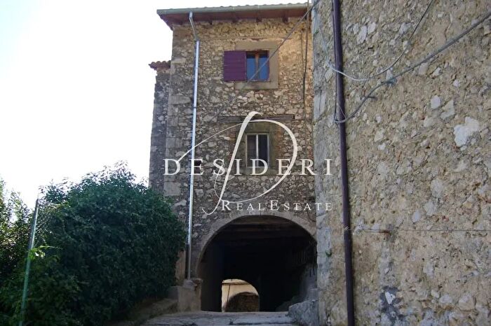 Appartamento con 8 locali in vendita in Petrella Salto