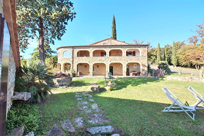 Casa con 20 locali in vendita in Roccastrada