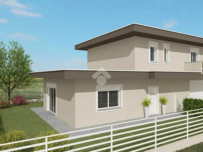 Casa quadrilocale in vendita in Via Vittorio Veneto Mattina, Trenzano