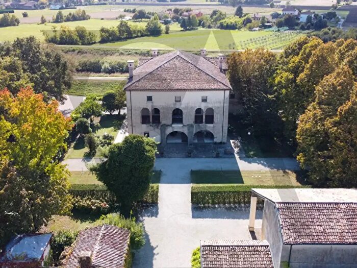 Casa con 12 locali in vendita in Via Ca' Erizzo, Due Carrare