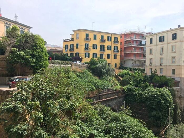 Appartamento trilocale in vendita in Via Fedro Napoli, Napoli