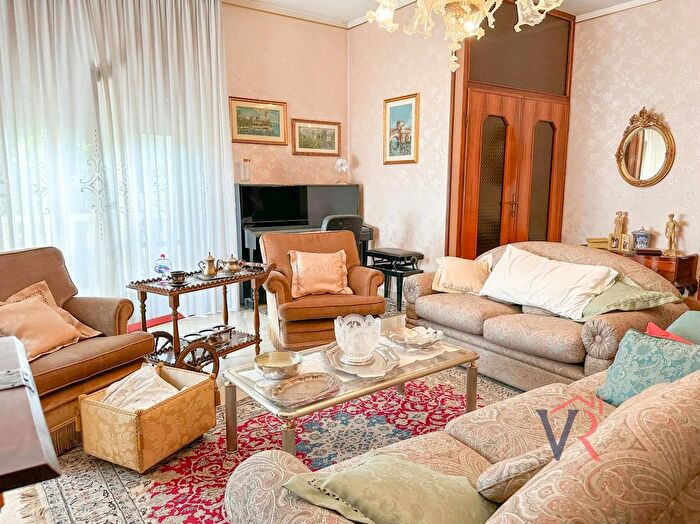 Casa con 5 locali in vendita in Via Alcide De Gasperi, Flero