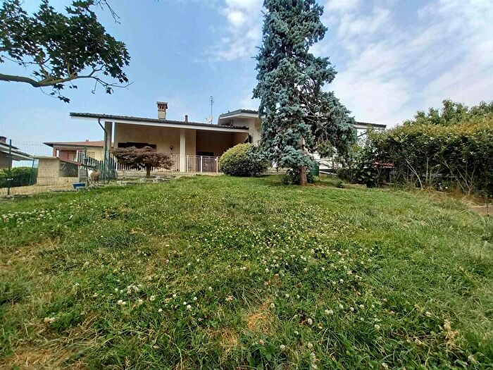 Casa con 8 locali in vendita in Sc di Isolabella Poirino To Italy, Poirino