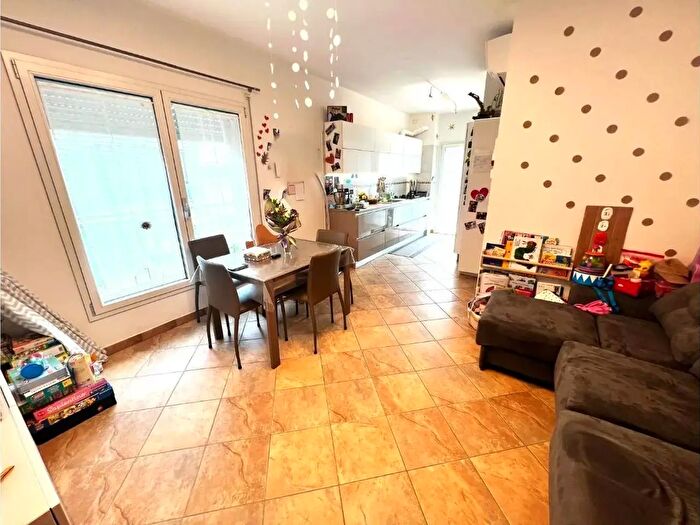 Appartamento trilocale in vendita in Via di Vittorio, Castel San Pietro Terme