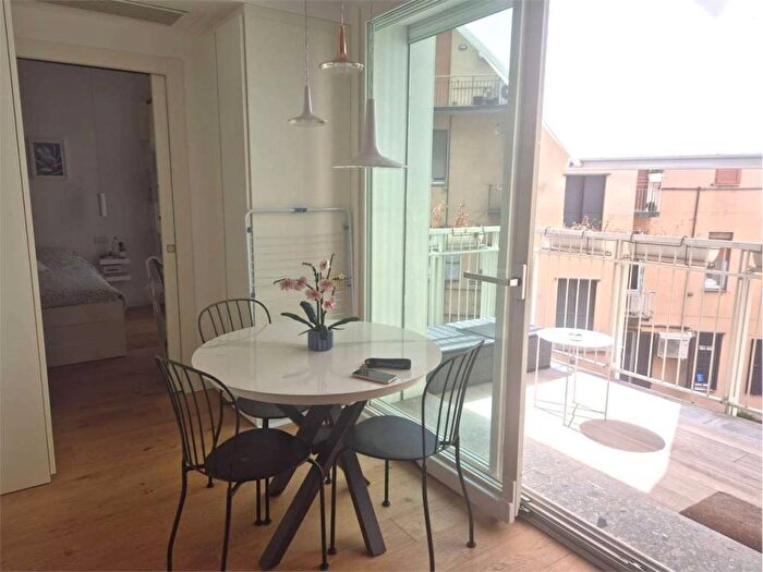 Appartamento bilocale in affitto in Via Edmondo De Amicis, Corso Genova, Milano