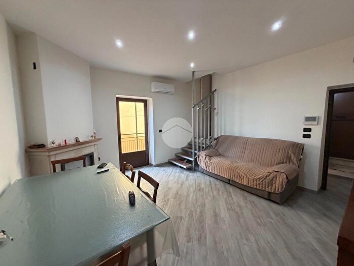 Casa con 6 locali in vendita in Via Elce, Montesarchio