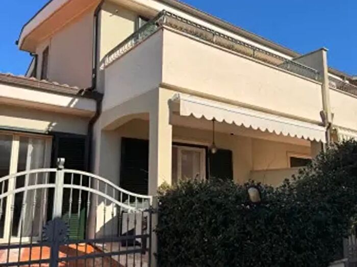 Casa con 5 locali in vendita in Via Lombardia, Anzio