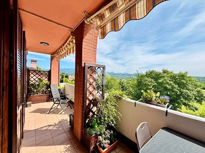 Appartamento con 5 locali in vendita in Via Cesare Cantù, Casnate Con Bernate