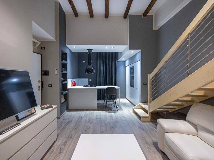 Appartamento bilocale in vendita in Via San Vitale, San Vitale, Bologna