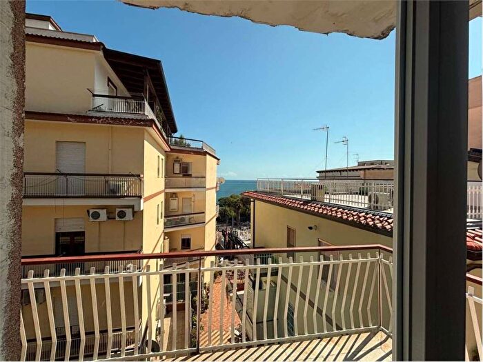 Appartamento quadrilocale in affitto in Centro, Formia