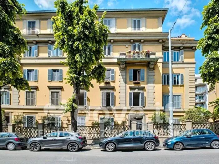 Appartamento quadrilocale in vendita in Viale delle Medaglie dOro, Roma