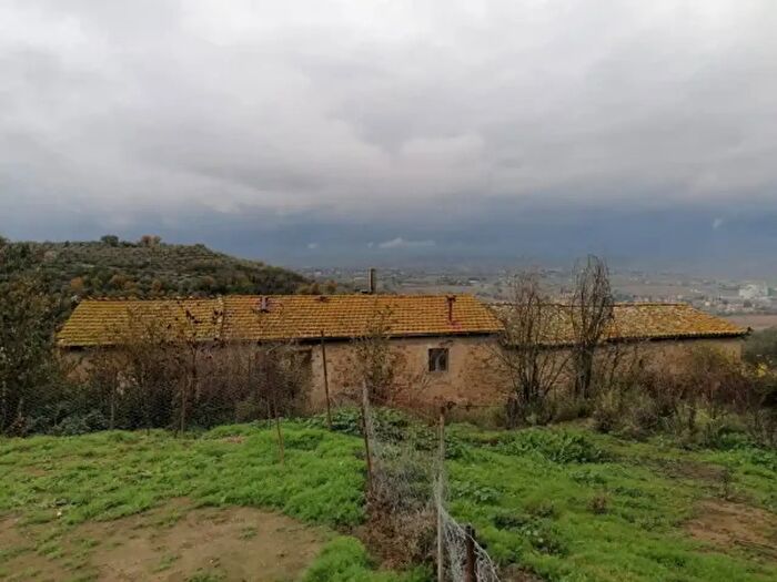 Casa con 6 locali in vendita in Strada della Cittadella, Torgiano