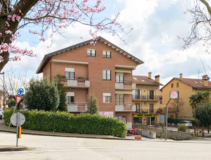 Appartamento con 9 locali in vendita in Via Aristotele Gubbio, Gubbio